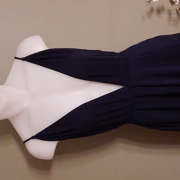 Reformation plunge neck mididress - Picture 2 of 14